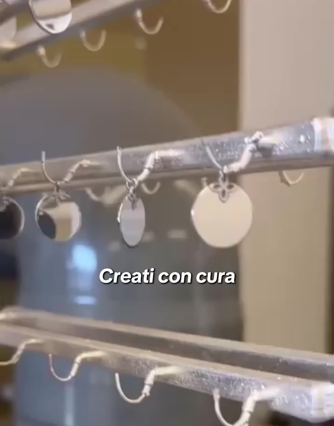 Carica il video: 